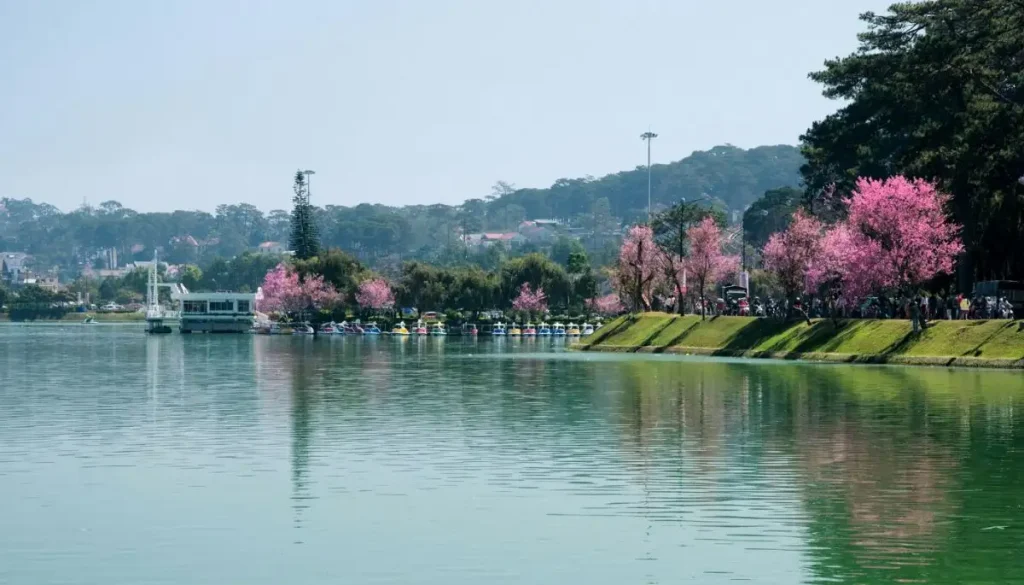 Hồ Xuân Hương Đà Lạt. Ảnh: Crystall Bay