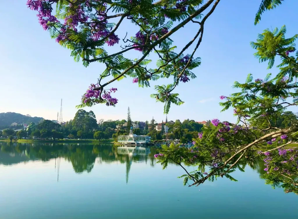 Hồ Xuân Hương Đà Lạt. Ảnh: Crystall Bayho xuan huong da lat 3 Hồ Xuân Hương Đà Lạt. Ảnh: Crystall Bay